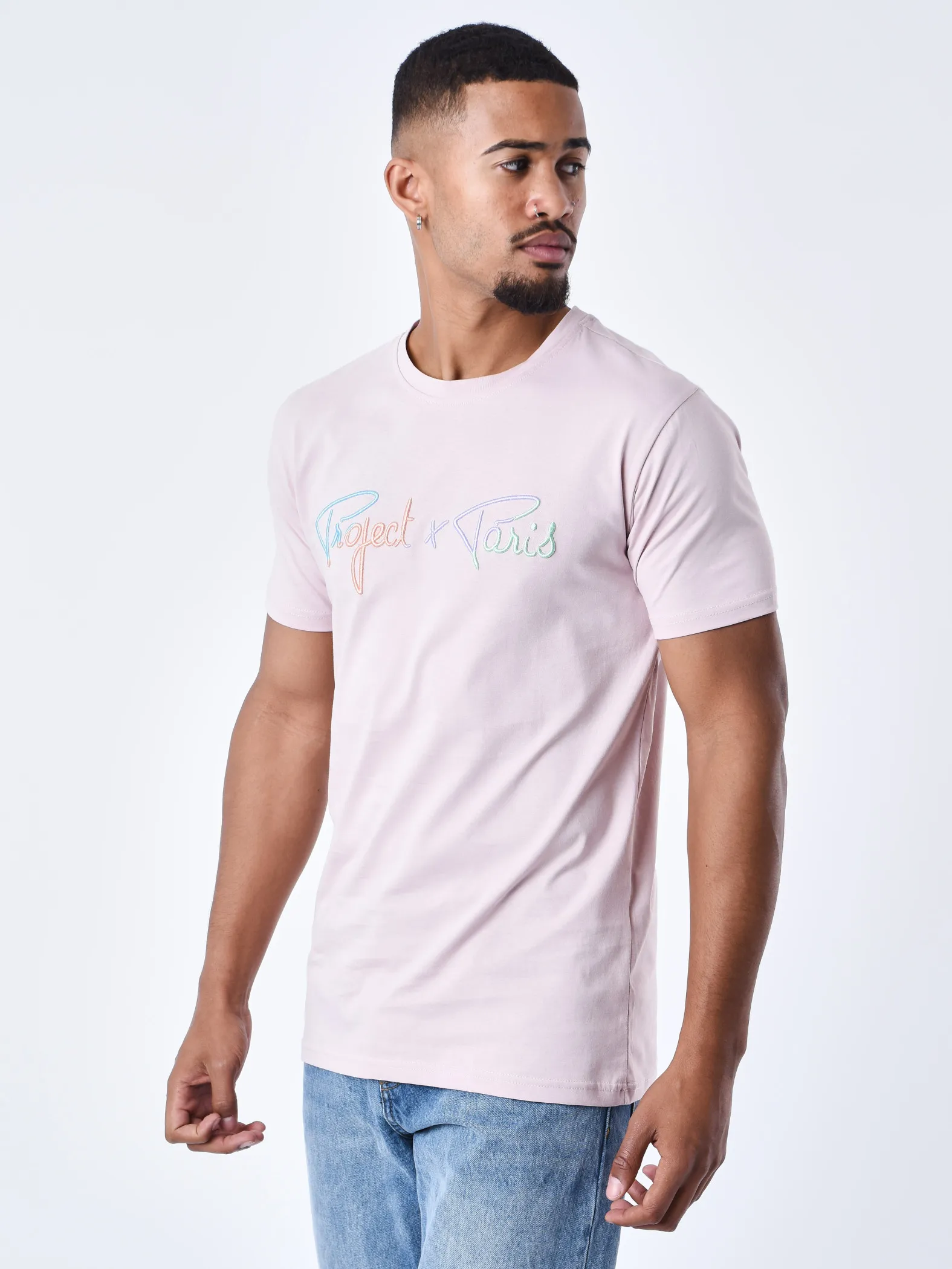 Camiseta de firma con logotipo arco iris bordado